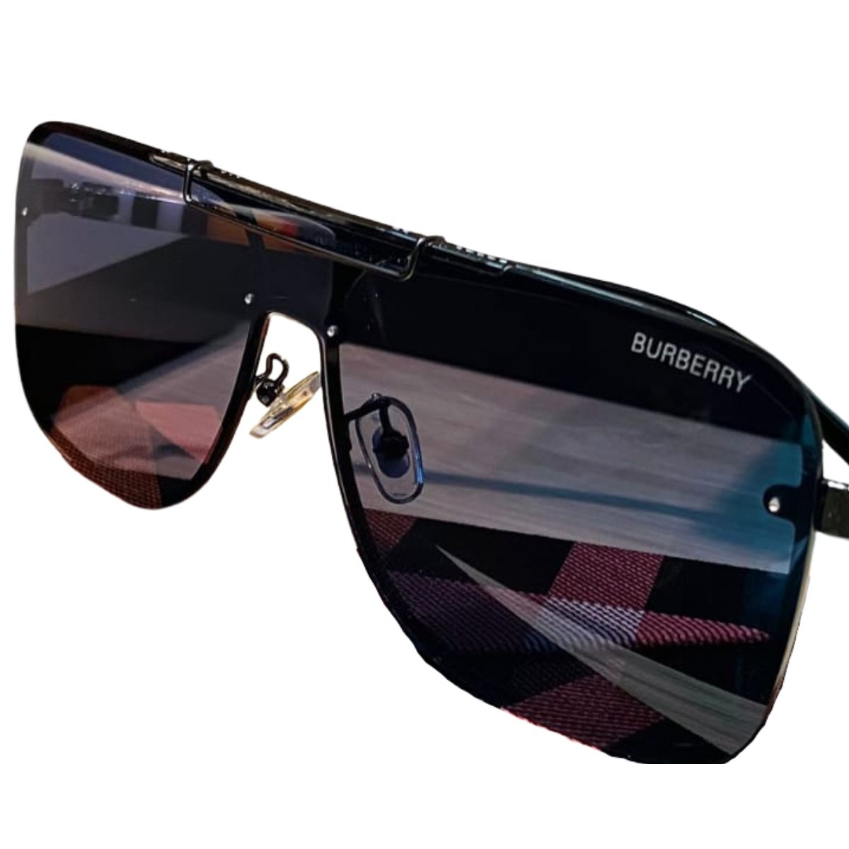 BURBERRY GAFAS HOMBRE: Elegancia y Estilo en Cada Mirada Si estás buscando unas Burberry gafas hombre, has llegado al lugar correcto. En Onlineshoppingcenterg, ofrecemos una amplia selección de gafas Burberry originales que combinan elegancia, estilo y protección solar. Ya sea que busques unas gafas de sol o unos lentes para complementar tu look diario, Burberry es sinónimo de calidad y prestigio.  ¿Por Qué Elegir BURBERRY GAFAS HOMBRE? Las gafas de sol Burberry hombre no solo protegen tus ojos de los rayos UV, sino que también añaden un toque de sofisticación a tu estilo. Cada modelo está diseñado con precisión y materiales de alta calidad para garantizar durabilidad y confort. Si buscas unas gafas Burberry originales, estás invirtiendo en un accesorio de lujo que destaca por su diseño y funcionalidad.  Ventajas de Comprar Gafas Burberry para Hombre Diseño Clásico y Moderno: Las gafas Burberry hombre ofrecen una mezcla perfecta entre lo clásico y lo moderno, ideal para cualquier ocasión. Calidad Premium: Los materiales utilizados en las gafas Burberry originales garantizan resistencia y confort. Protección Solar Completa: Los lentes de sol Burberry hombre brindan protección contra los rayos UV, cuidando tu salud visual sin sacrificar el estilo. Distinción y Prestigio: Burberry es una marca de lujo reconocida mundialmente, lo que convierte a sus gafas en un símbolo de estatus. Precios de Lentes Burberry para Hombre y Mujer Si te preguntas sobre el precio de los lentes Burberry hombre, en Onlineshoppingcenterg ofrecemos precios competitivos y promociones exclusivas para que puedas adquirir tus gafas Burberry originales sin pagar de más. También contamos con una selección de lentes Burberry mujer precio accesible, para que todos encuentren el modelo ideal.